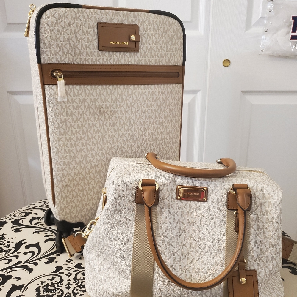 Michael Kors Travel Set
